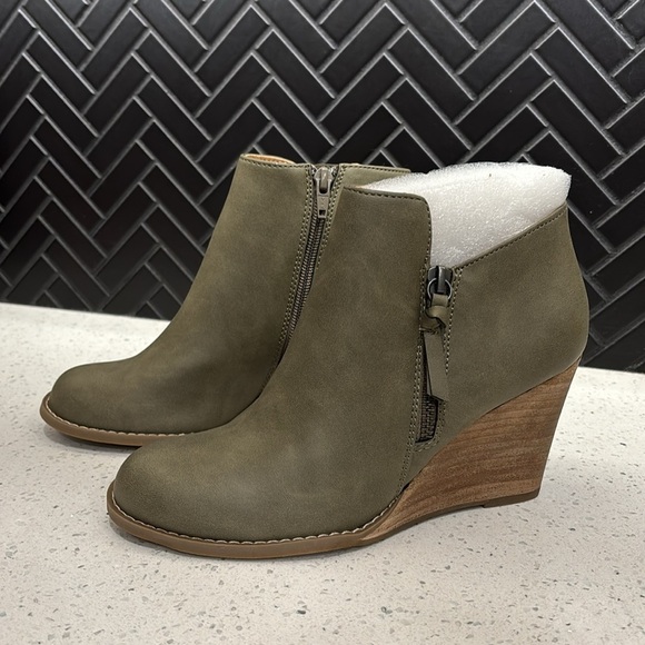 Report Olive Green Heeled Wedge Bootie, Size 7 - Picture 4 of 7